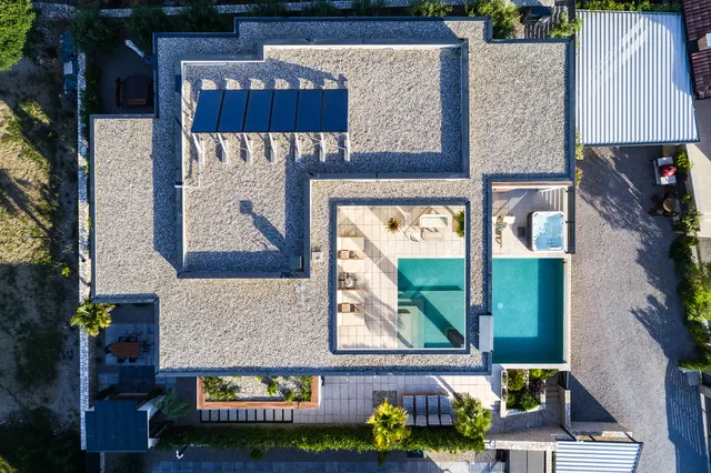 Krk, Linardići - Luksuzna vila s pogledom na more, infinity bazenom i saunom 350m2