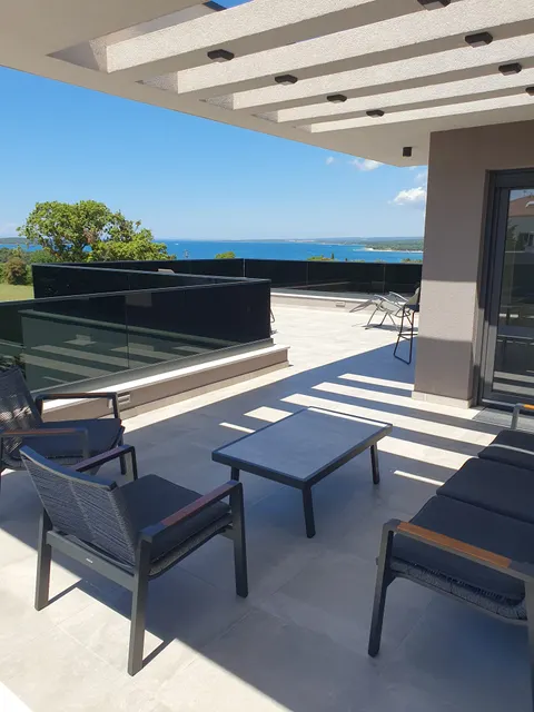 Istra, Pula - Luksuzna vila 250 m2 s pogledom na Brijune