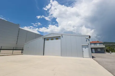 Trogir, Plano - poslovni prostor 500 m2