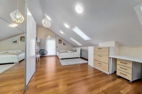 Zagreb, Gornji Bukovac - Prekrasna vila s vrtom, 591 m2