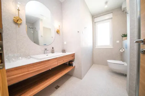 Zadar, Vrsi – trosobni apartmani s bazenom i pogledom na more