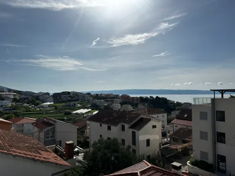 Split, Podstrana - Kuća sa tri stambene jedinice i pogledom na more 340m2