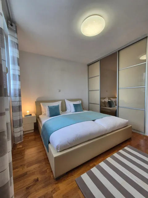Split, Žnjan - Dvosoban stan s lođom i pogledom na more 57 m²