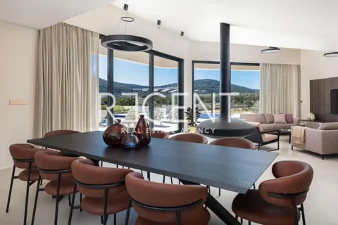 Trogir, Marina- luksuzna vila u mirnom okruženju, 6900m2