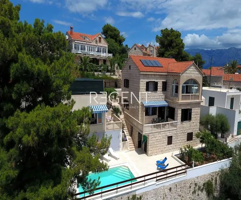 Brač - Kamena kuća s pogledom na more