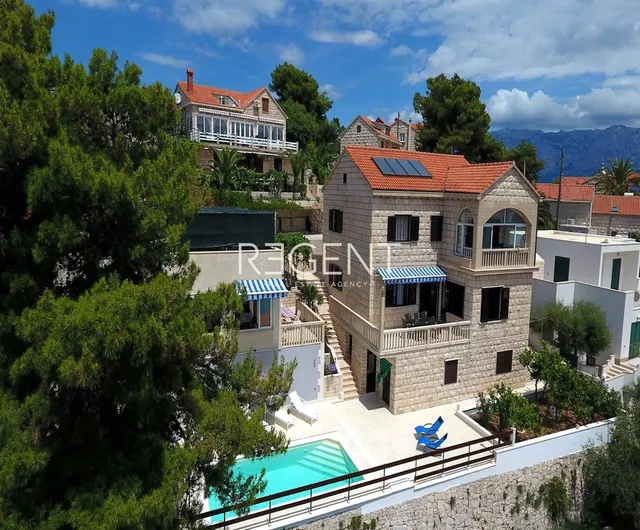 Brač - Kamena kuća s pogledom na more