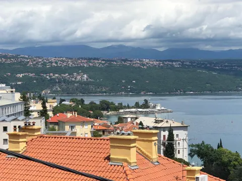 Opatija, Centar - Luksuzan četverosoban stan 110 m2, najam