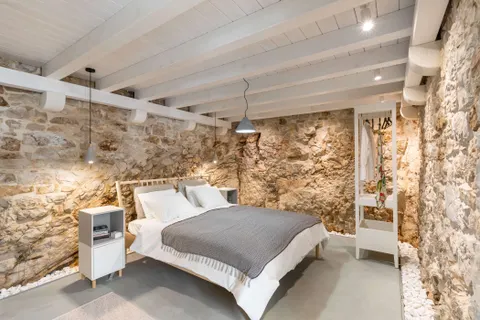 Brač, Pučišća - Prekrasna kamena vila 120 m2