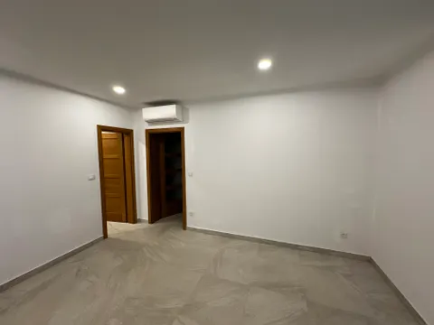 Split, Podstrana - Kuća sa tri stambene jedinice i pogledom na more 340m2