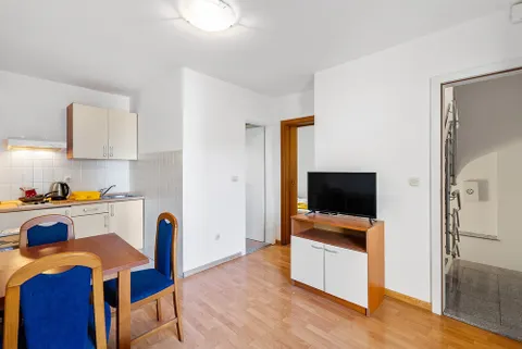Makarska, Centar - Apartmanska kuća u blizini centra bruto površine 186 m2