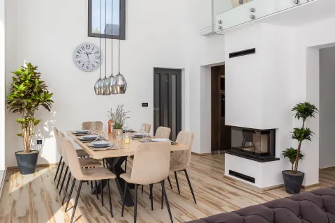 Šibenik, Žaborić - Moderna novoizgrađena vila s bazenom 380 m2