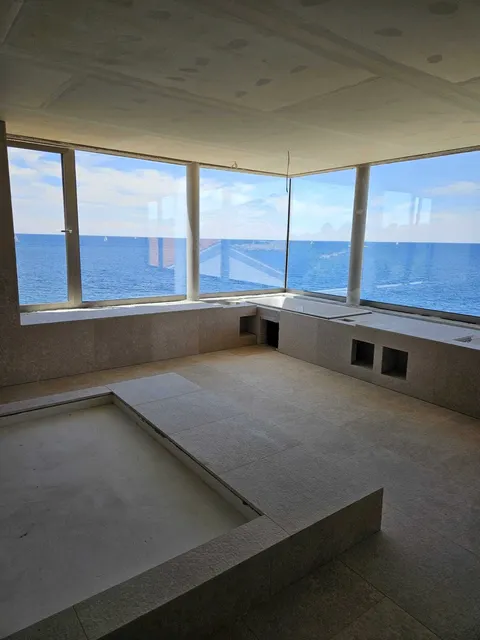 Ražanj – Luksuzna troetažna vila s panoramskim pogledom na more, 500 m²