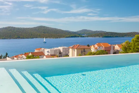 Šibenik, Žaborić - Moderna novoizgrađena vila s bazenom 380 m2