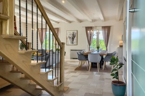 Istra, Višnjan - Luksuzna vila s bazenom i panoramskim pogledom 170 m2