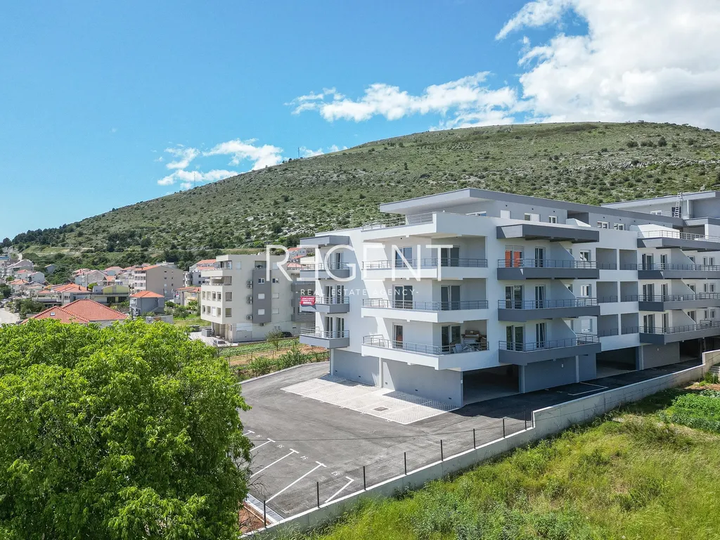 Trogir, Seget – Stambena novogradnja s pogledom na more