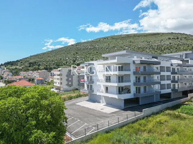 Trogir, Seget – Stambena novogradnja s pogledom na more