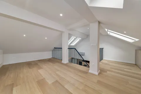 Zagreb, Centar – Luksuzan dvoetažan penthouse 144 m² za Najam