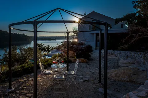 Brač, Milna - Moderna vila prvi red uz more, 264 m2