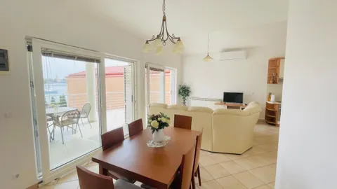 Zadar, Brodarica - Apartmanska kuća prvi red uz more