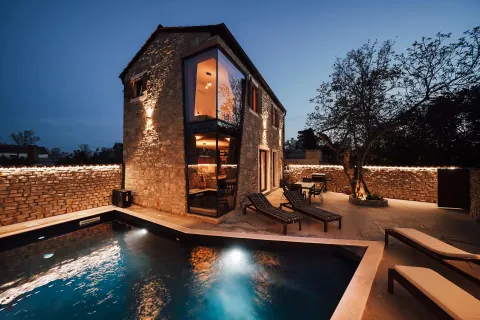Zadar, Privlaka – Novoizgrađena kameno-moderna vila