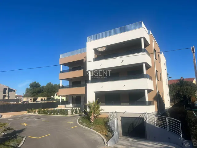 Zadar, Sukošan - Luksuzan trosoban stan 110 m2 novogradnja