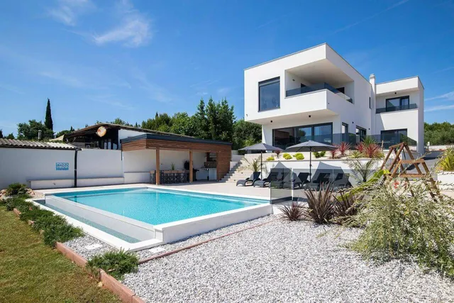 Istra, Medulin - Prekrasna villa s wellnessom NKP 190 m2 nadomak mora