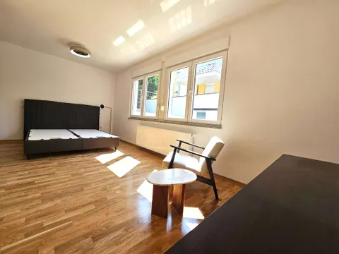 Zagreb, Pantovčak - Luksuzan četverosoban stan s terasom 166 m2 + garaža , prvi najam