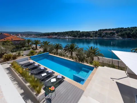 Brač, Milna - Moderna vila prvi red uz more, 264 m2