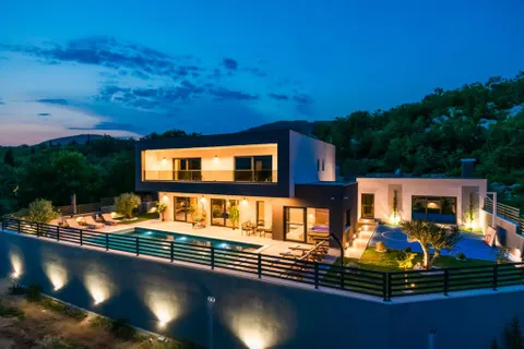 Makarska, Zagvozd - Luksuzna vila s bazenom 270 m2