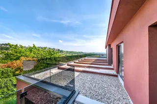 Zagreb, Šestine - Moderna obiteljska vila s bazenom okružena zelenilom