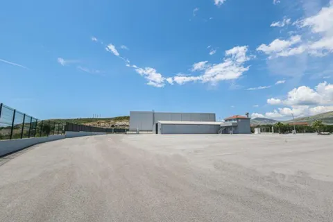 Trogir, Plano - poslovni prostor 500 m2