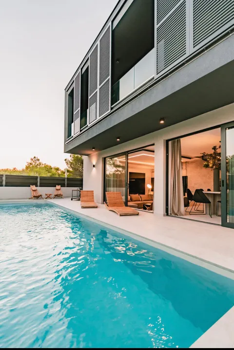 Šibenik, Vodice - Moderna vila, novogradnja 200 m2