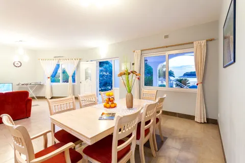 Otok Korčula – Šarmantna vila u uvali s bazenom 460 m2
