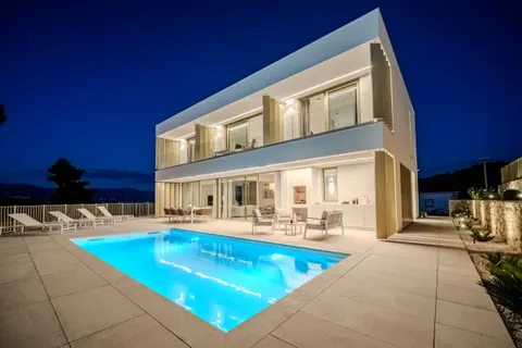 Brač, Sutivan - Predivna vila u blizini mora, 274m2