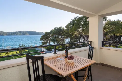 Šibenik - Prekrasna luksuzna vila uz more 1000 m2