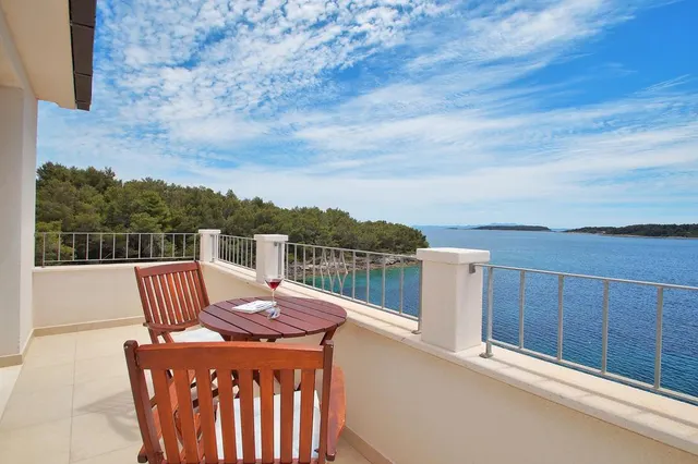 Otok Korčula - Prekrasna zapanjujuća vila uz more 312 m2