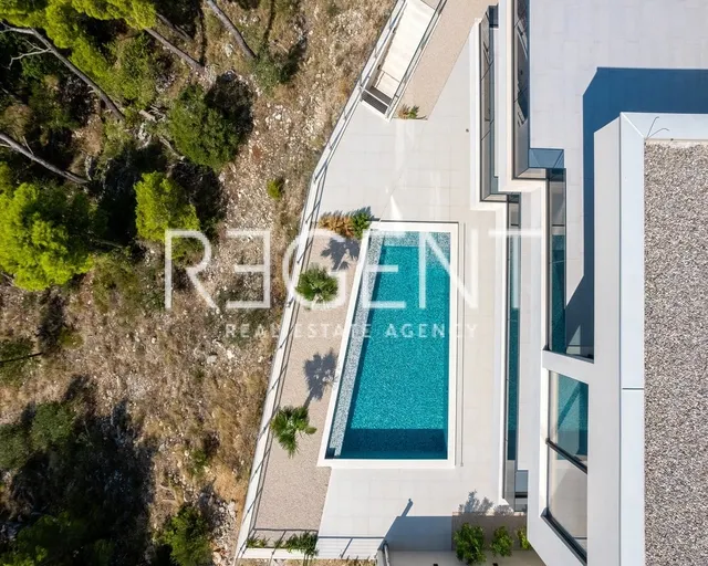 Makarska, Brela - Luksuzna vila s panoramskim pogledom na more 317 m2