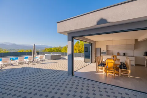 Imotski – Raskošna moderna obiteljska vila