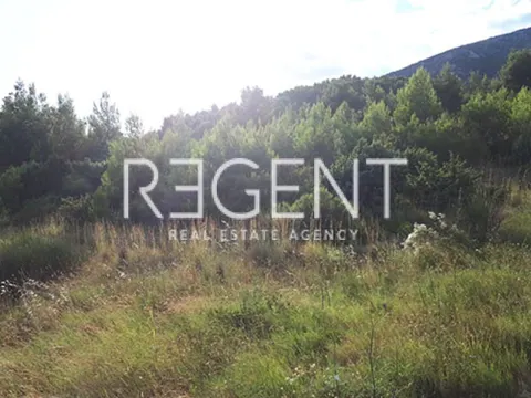 Brač, Bol- zemljište nedaleko plaže Zlatni rat 4280m2