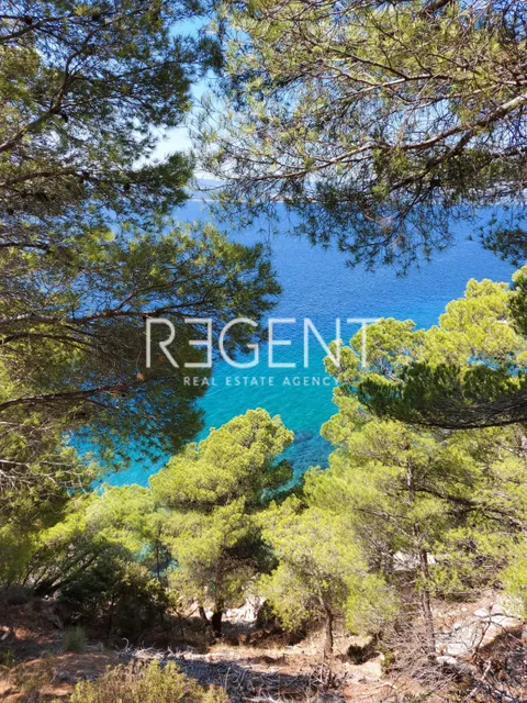 Omiš, Marušići - Ekskluzivno zemljište prvi red do mora, 4100m2