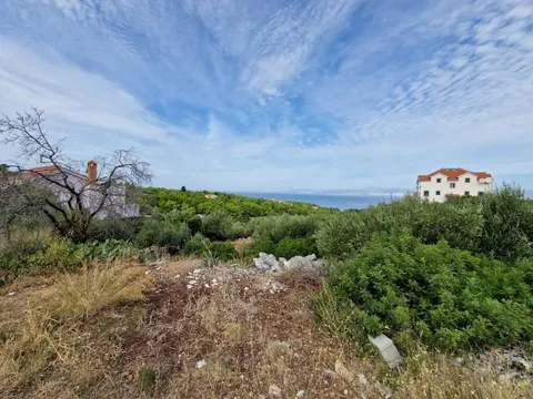 Brač, Supetar - Građevinsko zemljište s prekrasnim pogledom na more, 3146m2
