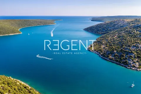 Pula, Rakalj - Građevinsko zemljište 589 m2