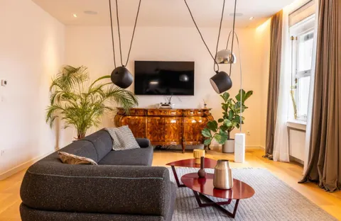 Zagreb, Centar - luksuzan dvosoban stan u strogom centru 90 m2