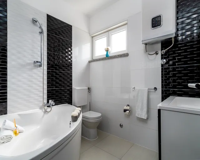 Split, Kaštela - Vila s bazenom i pogledom na more 333 m2