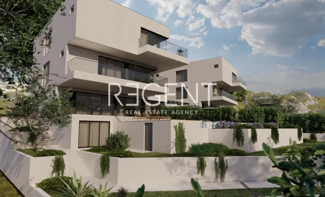 Šibenik, Rogoznica- Zemljište s projektom luksuzne vile 819m2