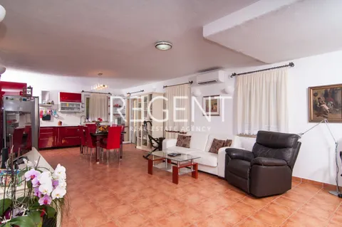 Brač, Mirca- kamena vila s pogledom na more, 300m2