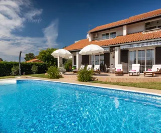 Istra, Poreč – Moderna vila s bazenom 240 m2