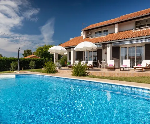 Istra, Poreč – Moderna vila s bazenom 240 m2