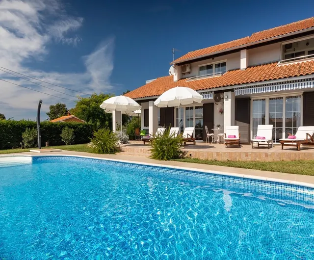 Istra, Poreč – Moderna vila s bazenom 240 m2