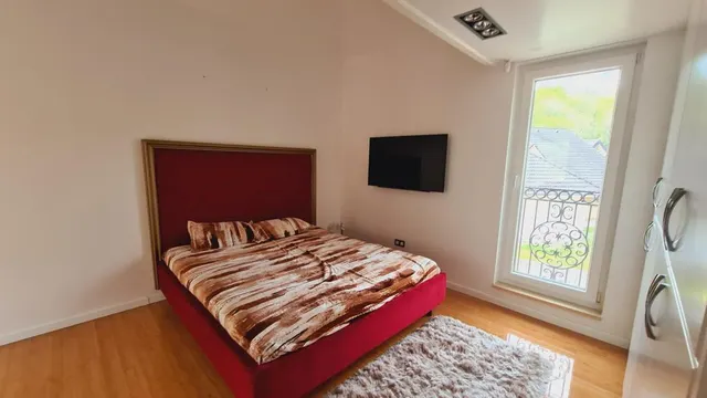 Zagreb, Remete - Vila s bazenom i dvorištem
